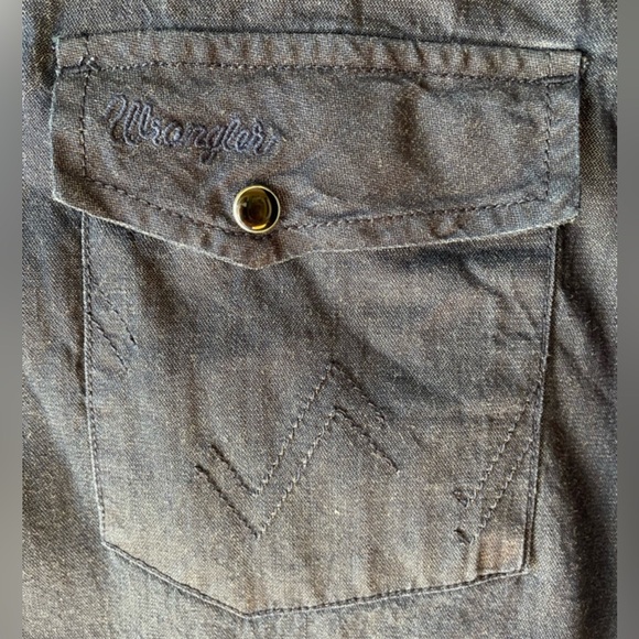 XXL Wrangler 1947 dark denim shirt with snaps measuring 48” chest - Picture 3 of 4